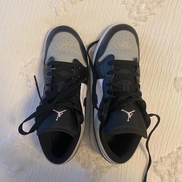 nike low top jordan’s shadow - Picture 2 of 3